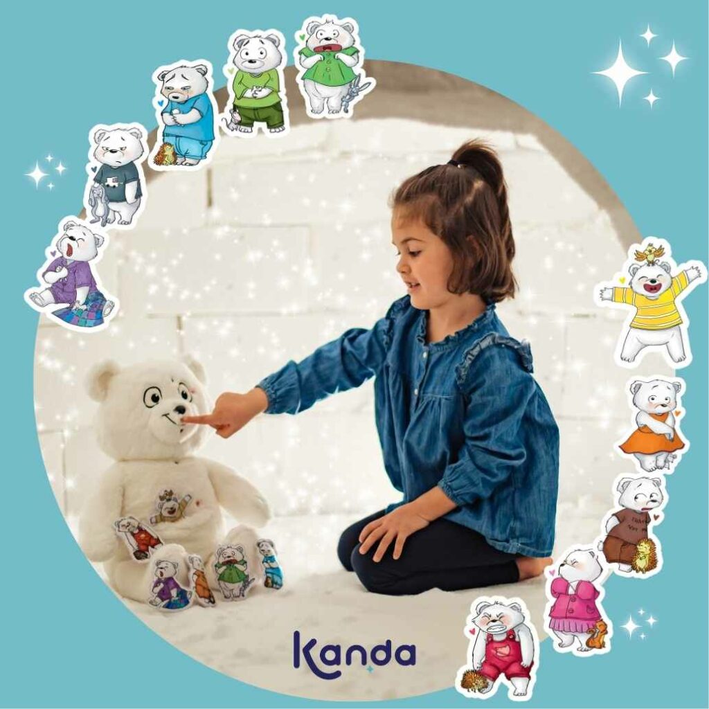 Petite fille avec peluche KANDA et ses 10 oursons émotions en feutrine colorés, favorisant l'apprentissage des émotions.